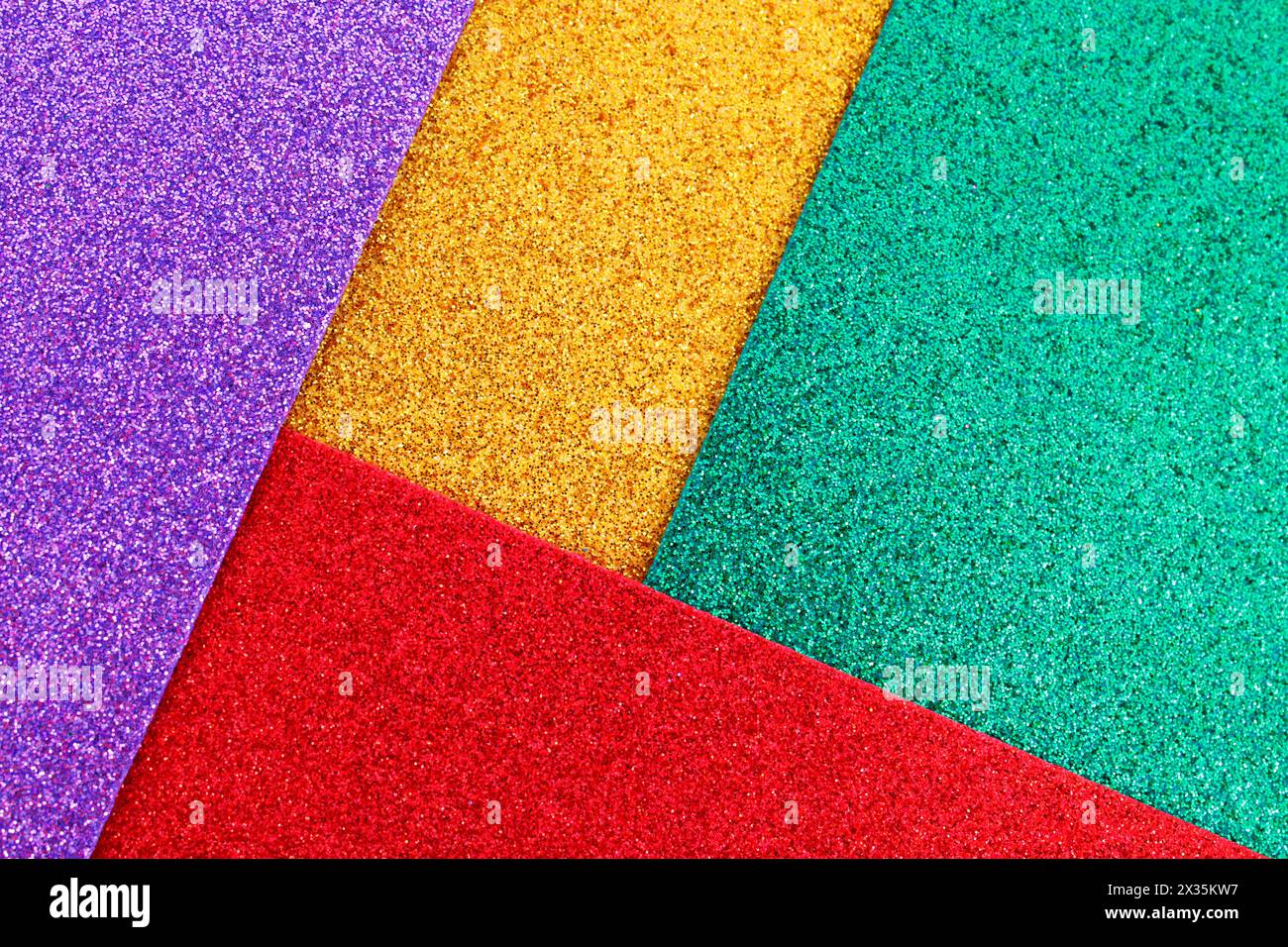 Fogli in gommapiuma con colori e lucentezza diversi Foto Stock