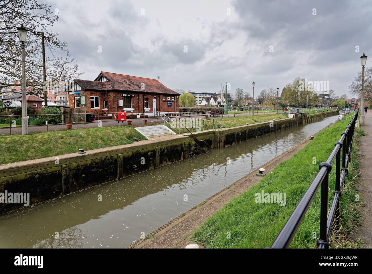 Teddington Lock sul Tamigi Greater London Inghilterra Regno Unito Foto Stock