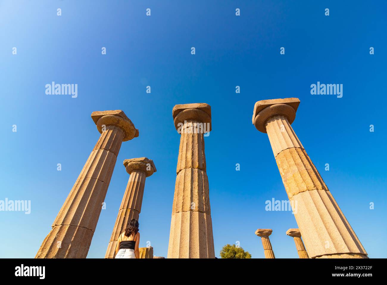 Tempio di Atena nell'antica città di Assos a Canakkale Turkiye. Antiche rovine della città in Turkiye foto concettuale. Foto Stock