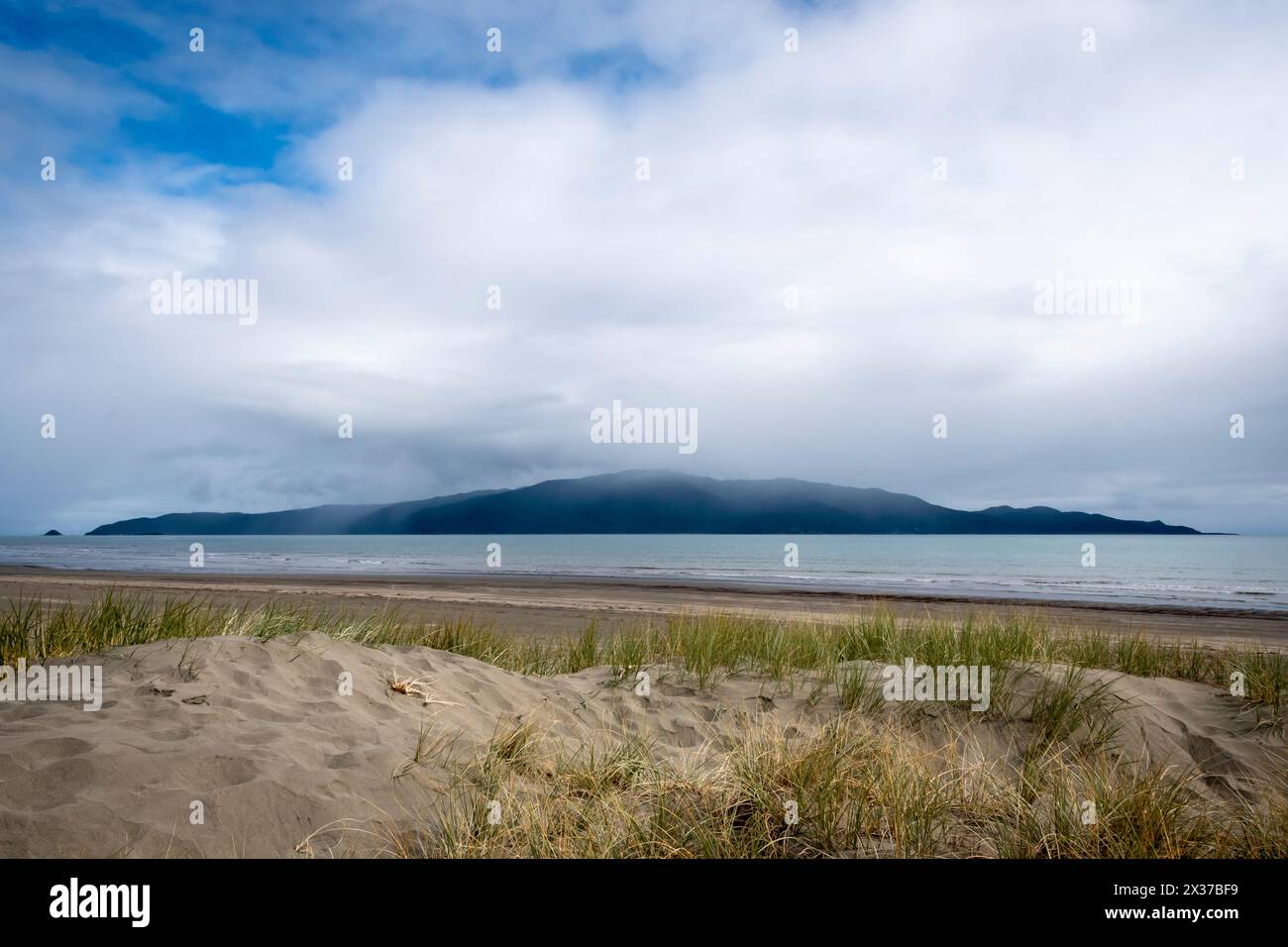 Kapiti Island da Waikanae Beach, Wellington, North Island, nuova Zelanda Foto Stock