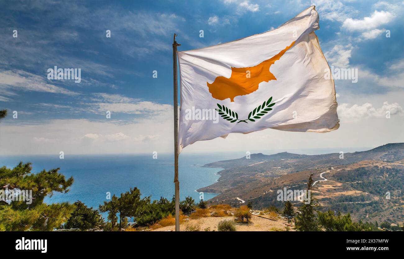 Die Fahne von Zypern lusinga im Wind Foto Stock