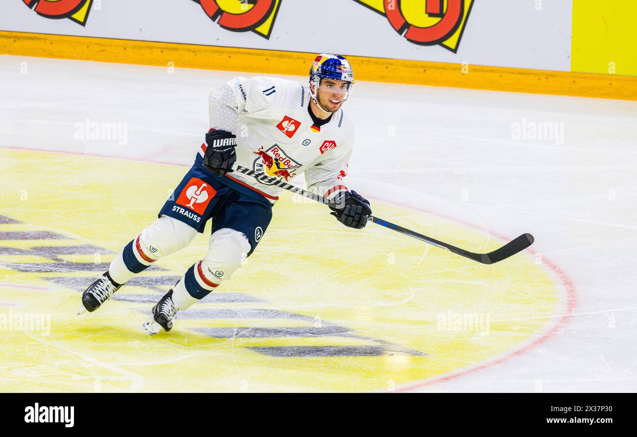 EHC Red Bull München Stürmer #11 Frederik Tiffels während dem Spiel der Champions Hockey League gegen EV Zug nella der Bossard Arena. (Zugo, Schweiz, 23,1 Foto Stock