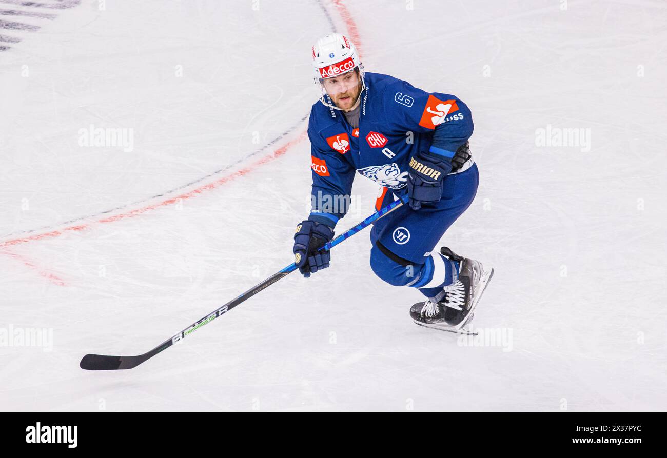 ZSC Lions Verteidiger #6 Yannick Weber währen dem Spiel der Champions Gegen Skelleftea AIK in der Swiss Life Arena. (Zürich, Schweiz, 22 Foto Stock