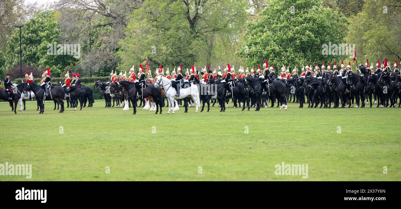 Londra, Regno Unito. 25 aprile 2024. Household Cavalry Major General's Review Hyde Park Londra Regno Unito credito: Ian Davidson/Alamy Live News Foto Stock