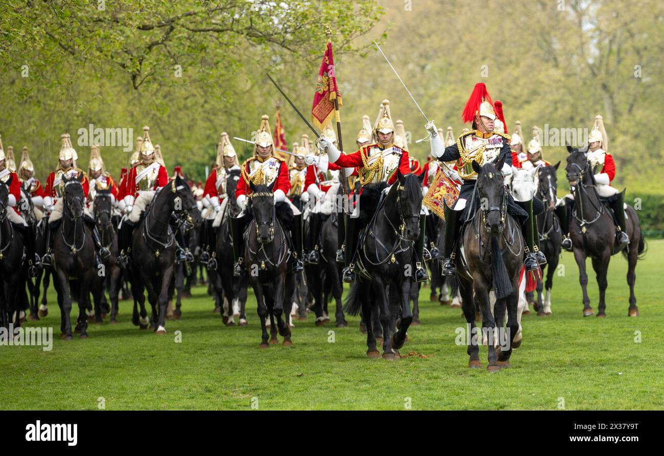 Londra, Regno Unito. 25 aprile 2024. Household Cavalry Major General's Review Hyde Park Londra Regno Unito credito: Ian Davidson/Alamy Live News Foto Stock