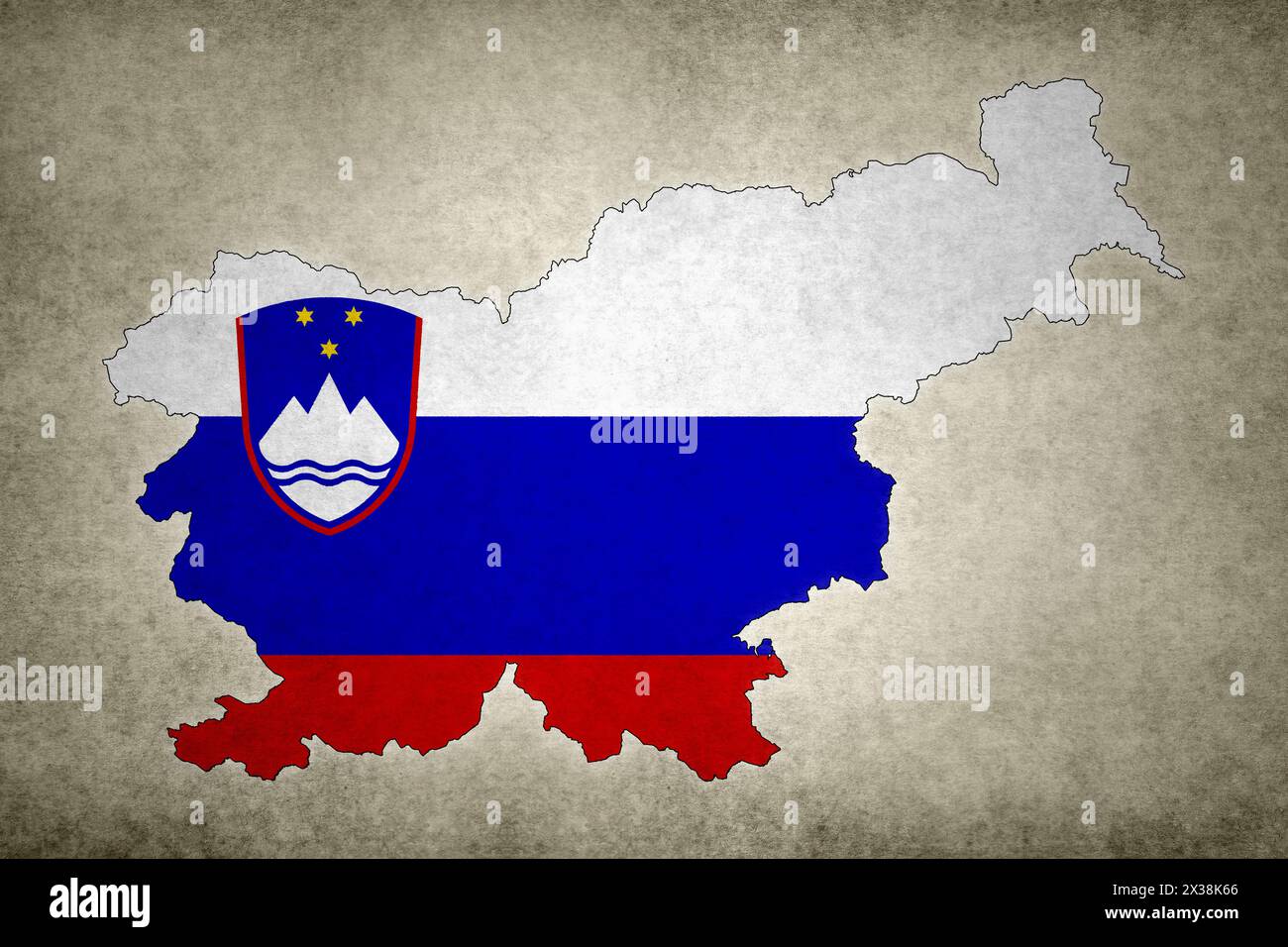 Mappa grunge della Slovenia con la sua bandiera stampata all'interno del suo bordo su una vecchia carta. Foto Stock