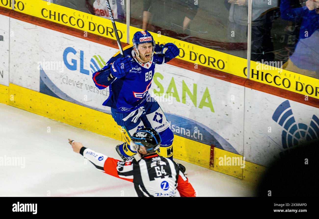 Nel der 34. Spielminute jubel n. 88 Dario Meyer. Der Klotener Stürmer erzielt den 1:2 Anschlusstreffer. (Kloten, Schweiz, 27.01.2023) Foto Stock