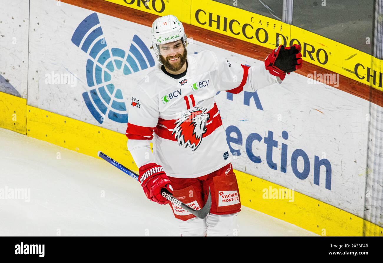 Der Lausanner n. 11 Guillaume Maillard schizza in der 14. Spielminute den Ausgleich zum 1:1. (Kloten, Schweiz, 24.02.2023) Foto Stock