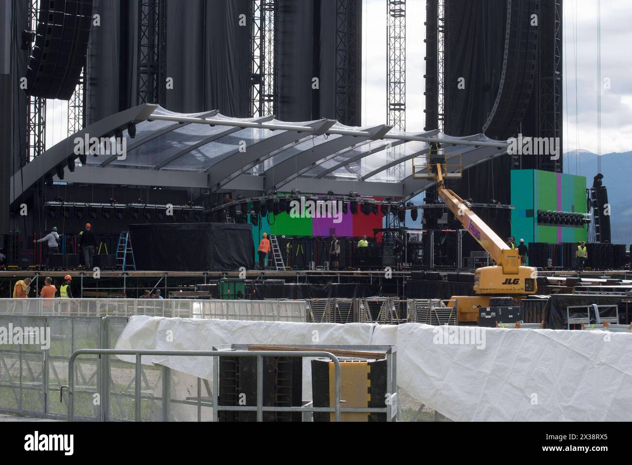 tecnico addetto alla preparazione del palco, suono e luce per un tecnico addetto alla preparazione del palco Foto Stock