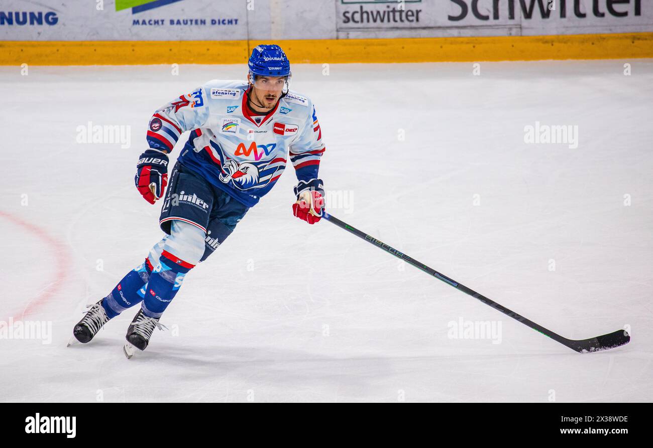 Adler Mannheim #71 Borna Rendulic während dem Testspiel gegen den EV Zug. (Zugo, Schweiz, 20.08.2022) Foto Stock