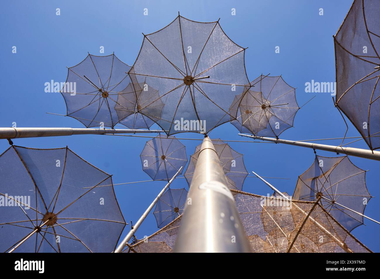 Salonicco, città greca della Macedonia, nel nord della Grecia, lungomare, la scultura degli ombrelli di Zongolopoulos Foto Stock