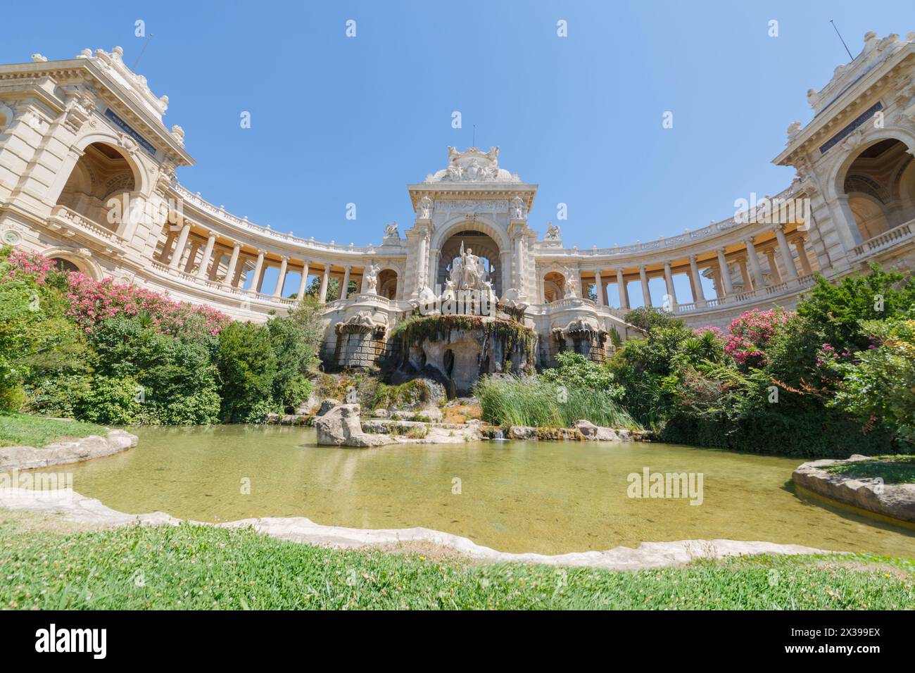 MARSIGLIA, FRANCIA - 1 agosto 2016: Palazzo Longchamp con fontana, museo delle Belle Arti, costruito a metà del XIX secolo Foto Stock