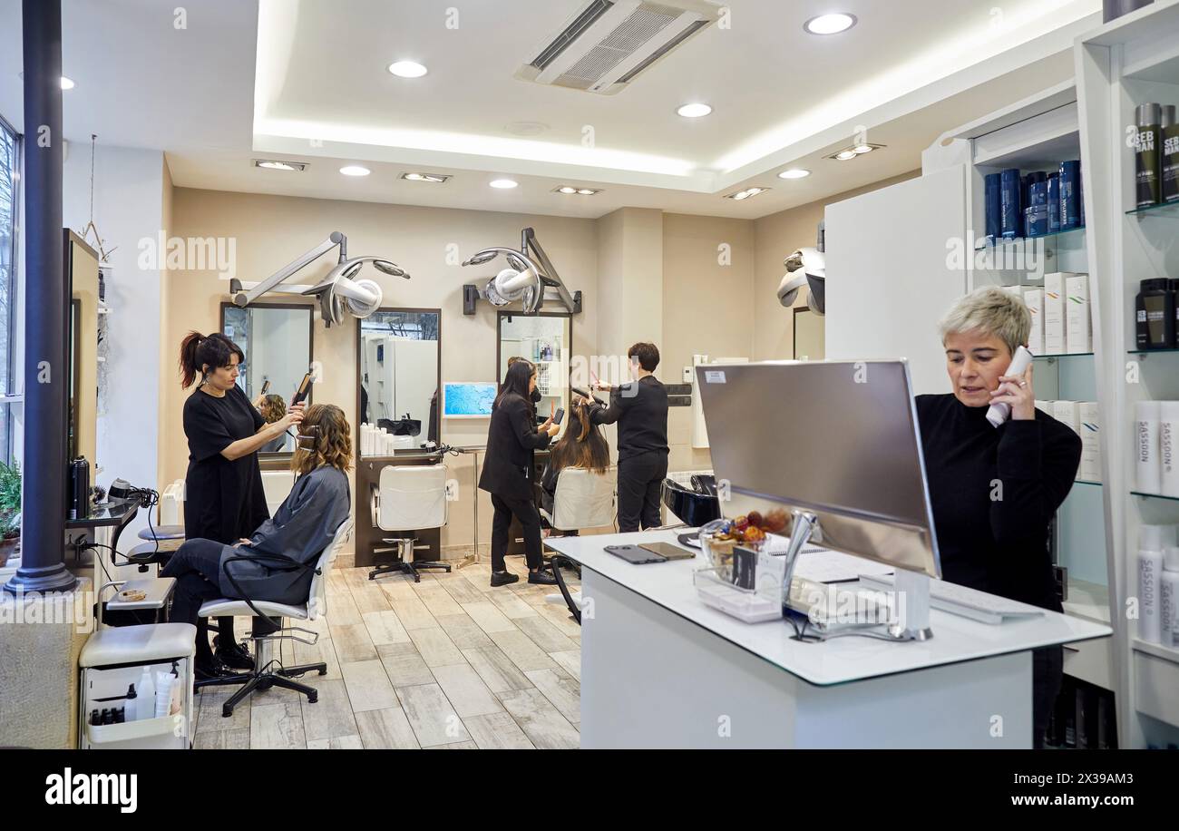 Parrucchiere e clinica di bellezza. Foto Stock