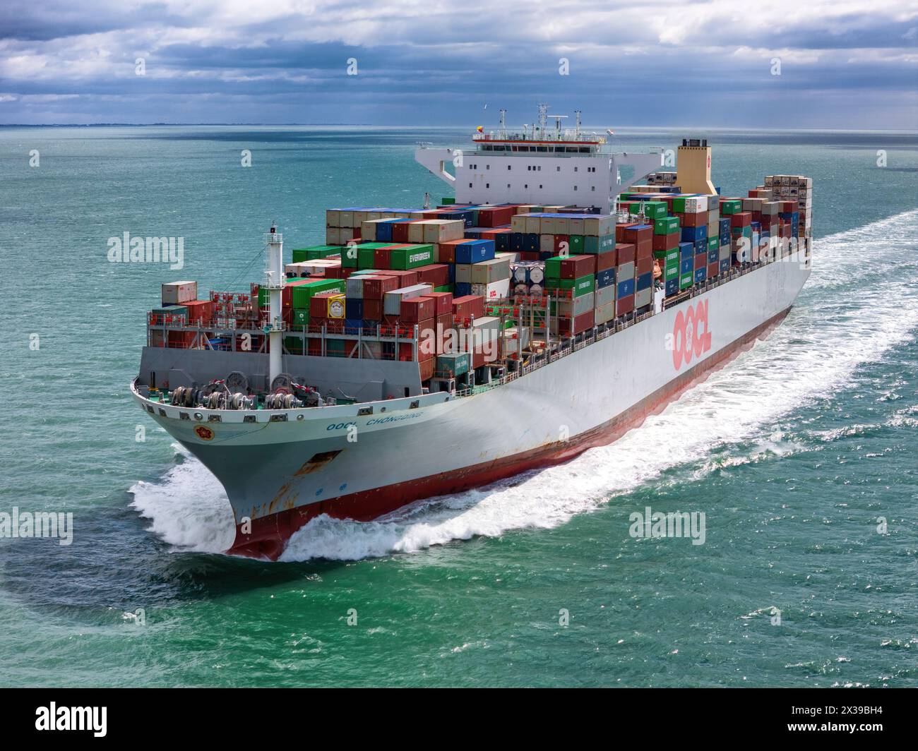 OOCL Chongqing, nave portacontainer gestita dalla Orient Overseas Container Line. Foto Stock