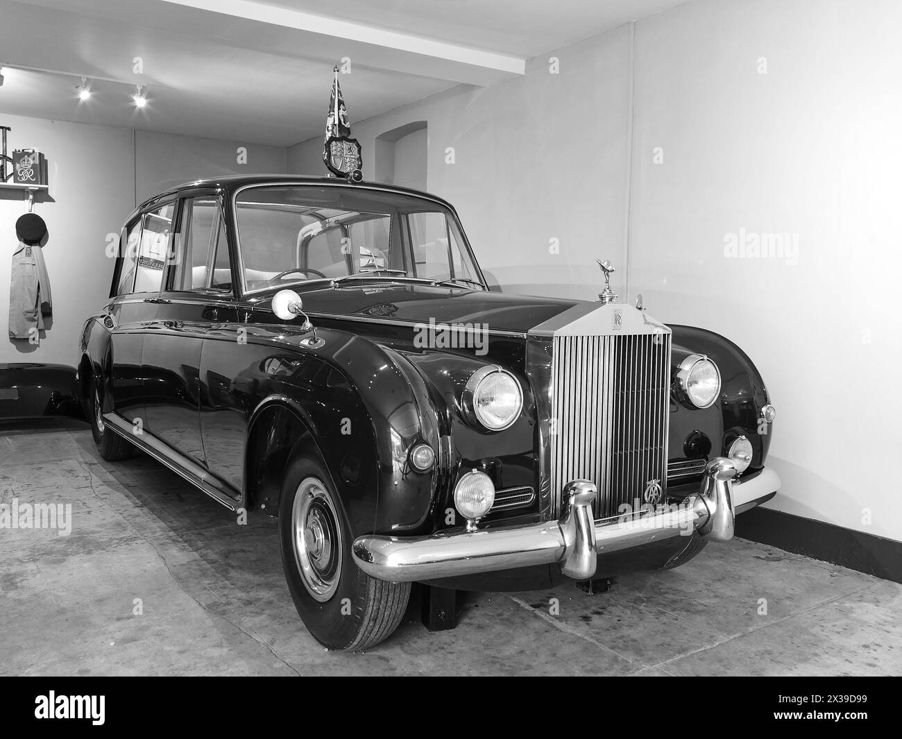 Rolls Royce Phantom, usata dalla regina Elisabetta II dal 1961 al 2002, in un garage presso la residenza di campagna del monarca britannico, Sandringham House. Foto Stock