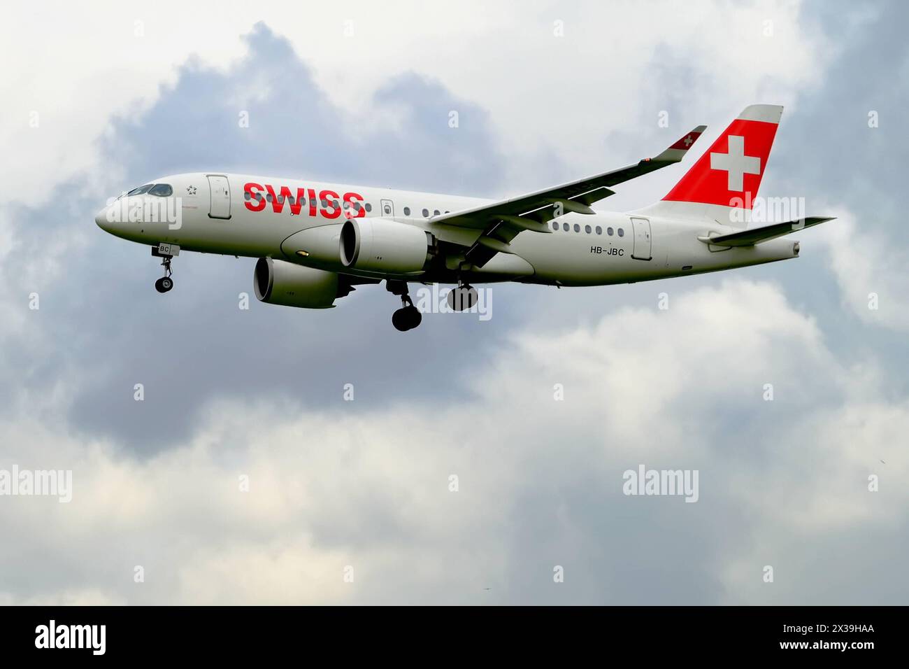 DATA RECORD NON DICHIARATA Swiss Bombardier CSeries CS100 BD-500-1A10 con registrazione HB-JBC soprannome Andermatt atterra all'aeroporto di Kloten, Zurigo Copyright: XSergioxBrunettix Foto Stock