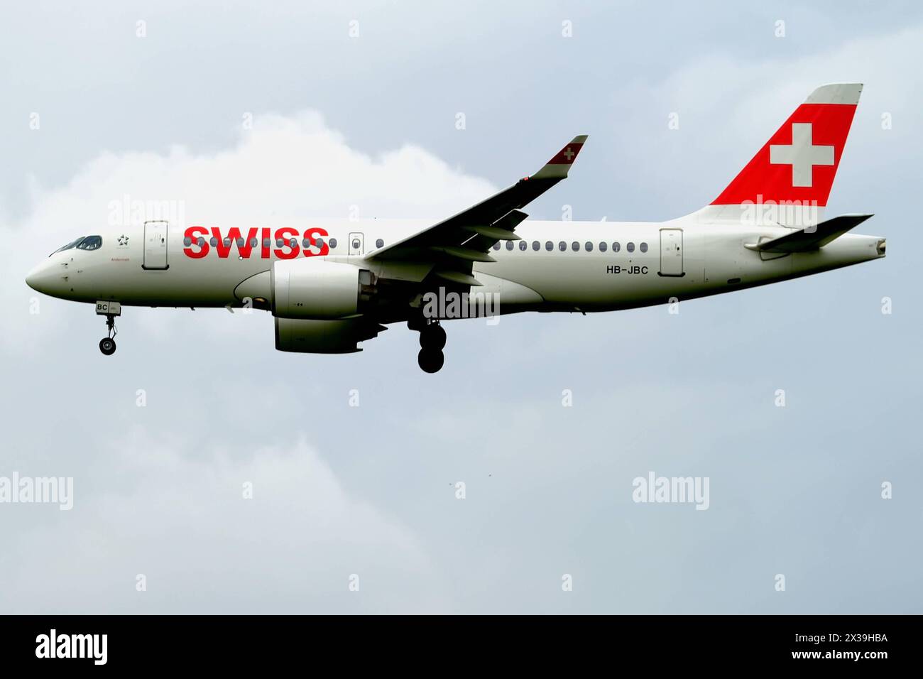 DATA RECORD NON DICHIARATA Swiss Bombardier CSeries CS100 BD-500-1A10 con registrazione HB-JBC soprannome Andermatt atterra all'aeroporto di Kloten, Zurigo Copyright: XSergioxBrunettix Foto Stock