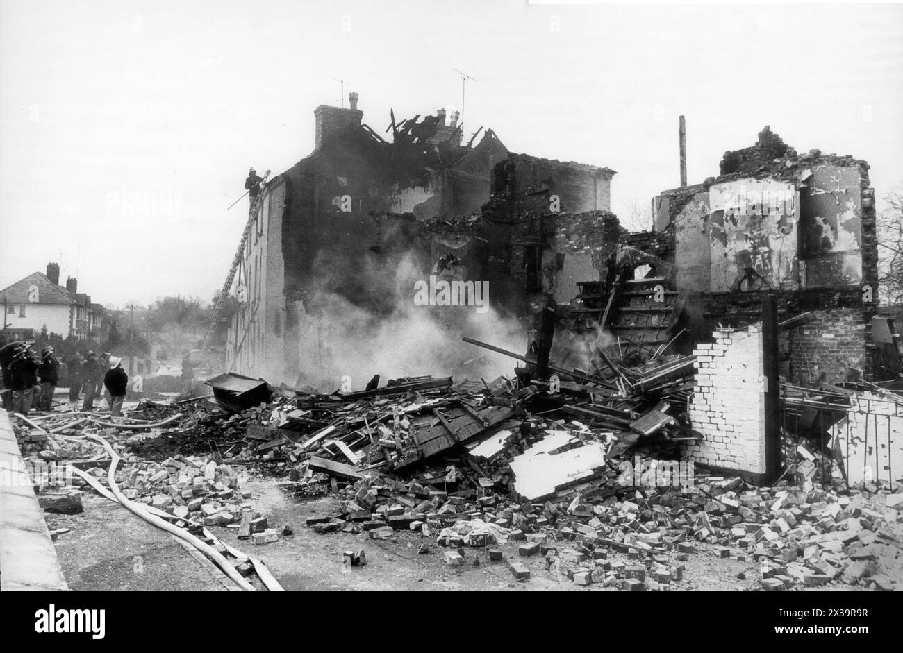 Case distrutte dall'esplosione di gas a Temeside, Ludlow, Shropshire 19 aprile 1973. Foto di David Bagnall Foto Stock