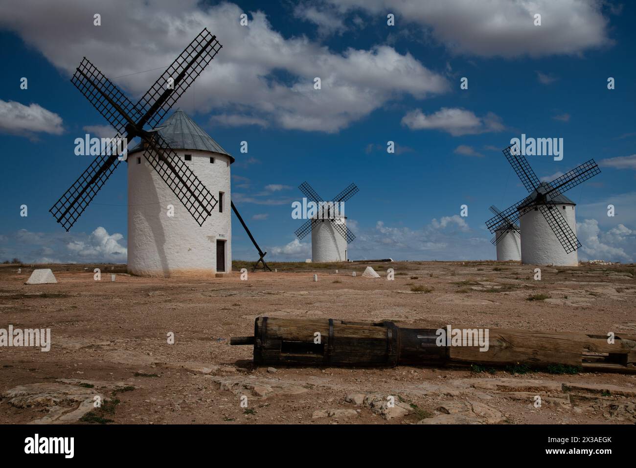 Tierra de Gigantes, Land der Giants. Molinos de Viento situados en la localidad de campo de Criptana, Ciudad Real, spagnolo Foto Stock