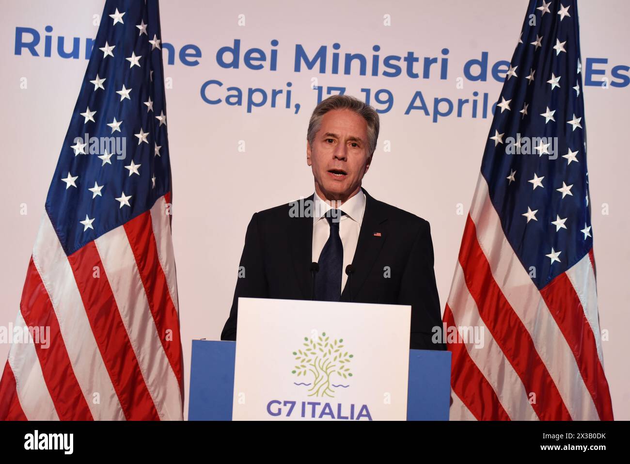 Capri, Italia. 19 aprile 2024. (4/19/2024) Antony John Blinken, Segretario di Stato degli Stati Uniti, durante la conferenza stampa conclusiva dei lavori del terzo giorno del G7 dei ministri degli Esteri, parla della politica che gli Stati Uniti d'America e i suoi partner adotteranno per la de-escalation del conflitto in Medio Oriente. (Foto di Pasquale Gargano/Pacific Press/Sipa USA) credito: SIPA USA/Alamy Live News Foto Stock