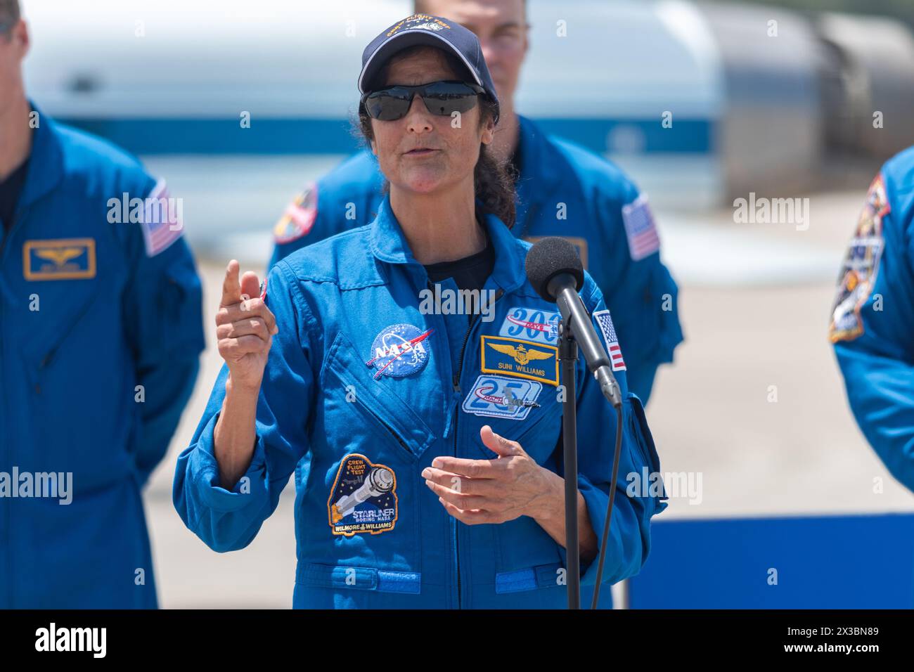 Astronauta della NASA Suni Williams presso lo Shuttle Landing Facility Foto Stock