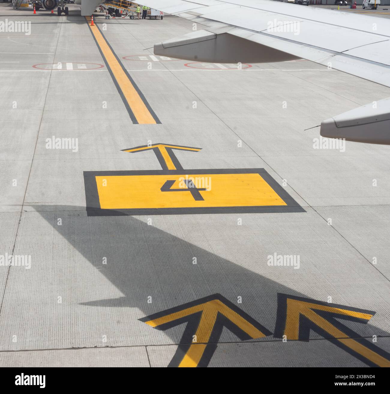 charlotte, USA 24 04 15, cartello giallo n. 4 Measuring Airport Runway Foto Stock