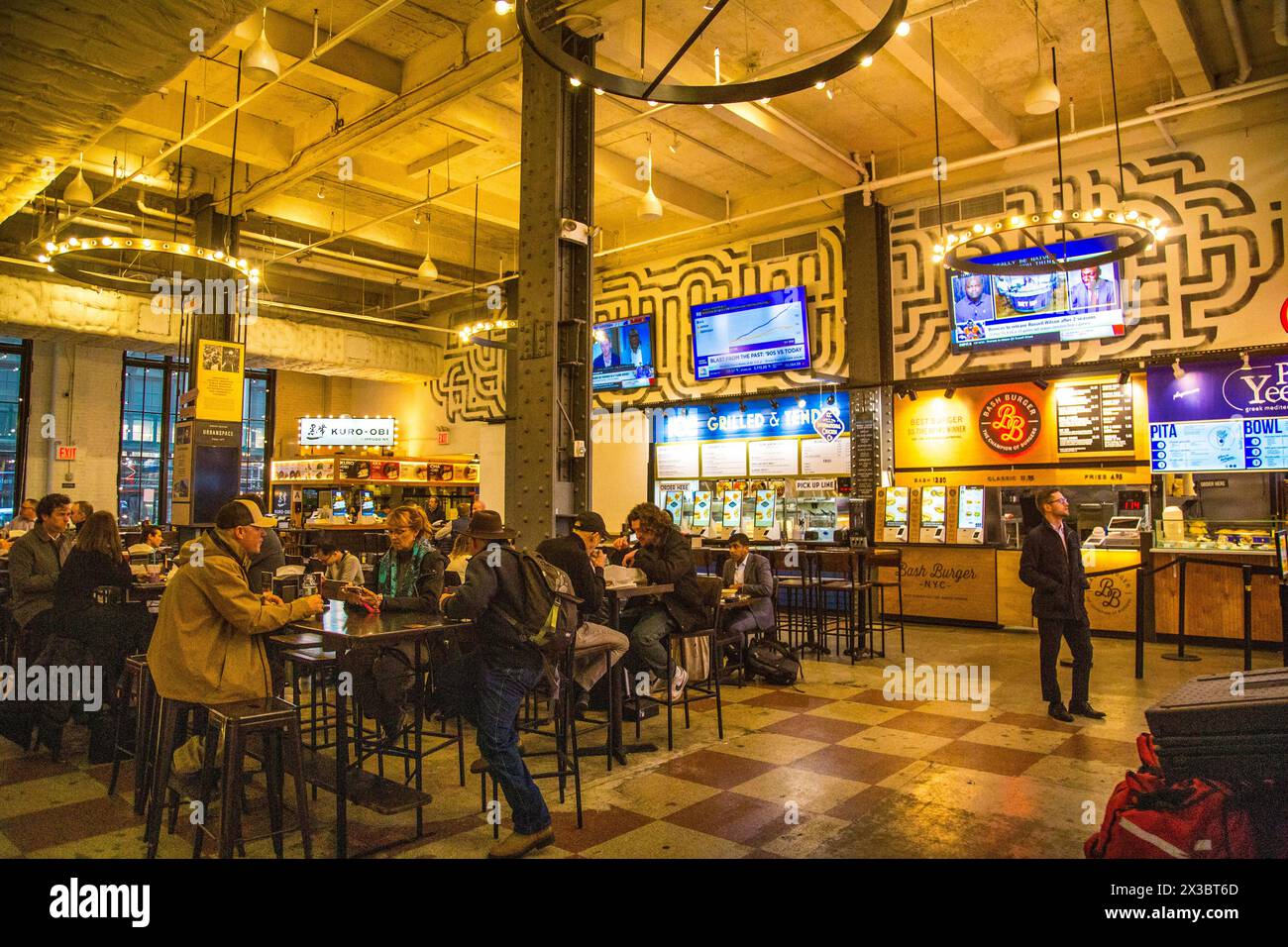 Urbanspace Vanderbilt, un'area ristoro nella Grand Central Station, la stazione ferroviaria principale di New York, Midtown Manhattan, New York City, USA Foto Stock