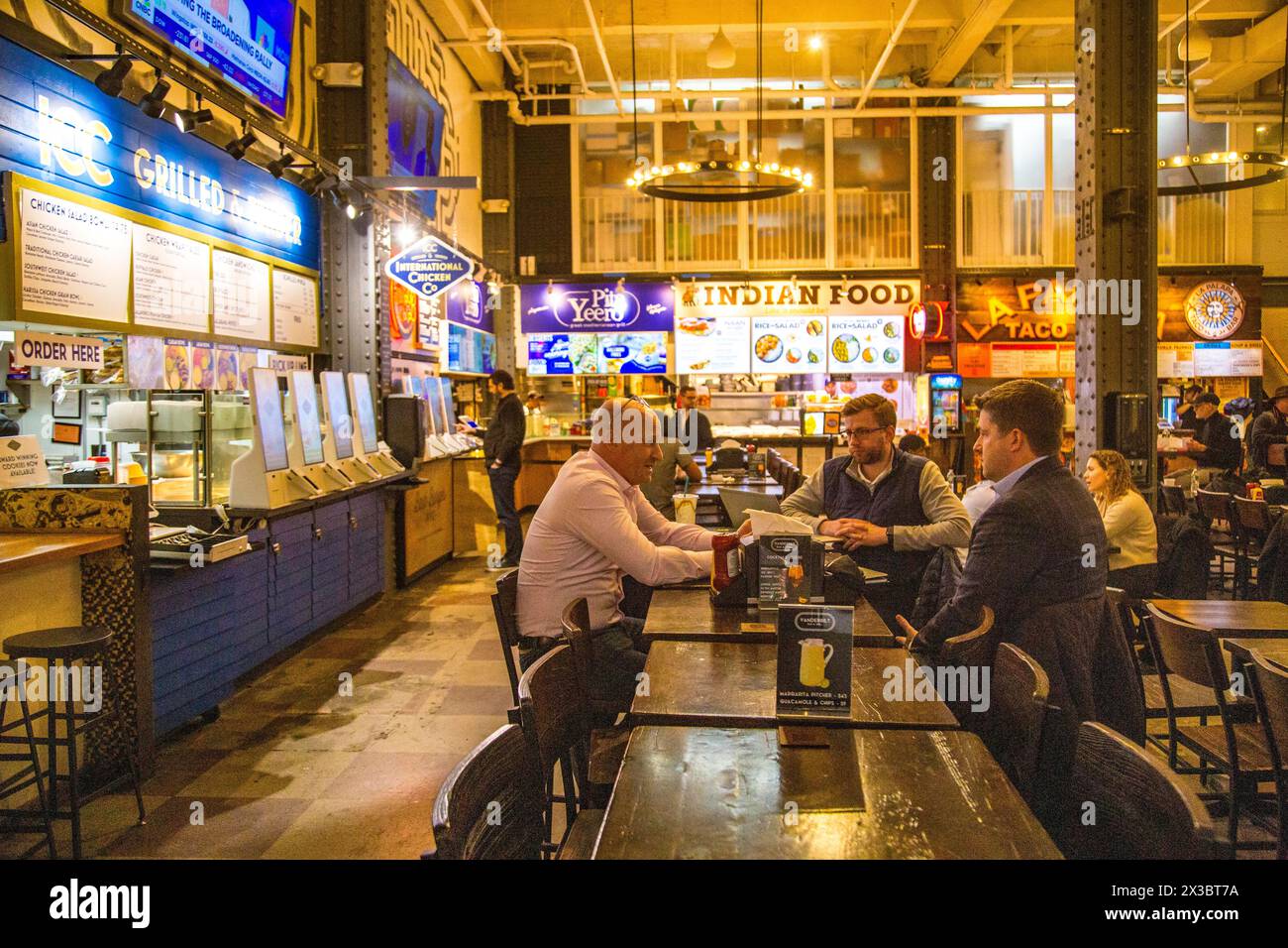 Urbanspace Vanderbilt, un'area ristoro nella Grand Central Station, la stazione ferroviaria principale di New York, Midtown Manhattan, New York City, USA Foto Stock