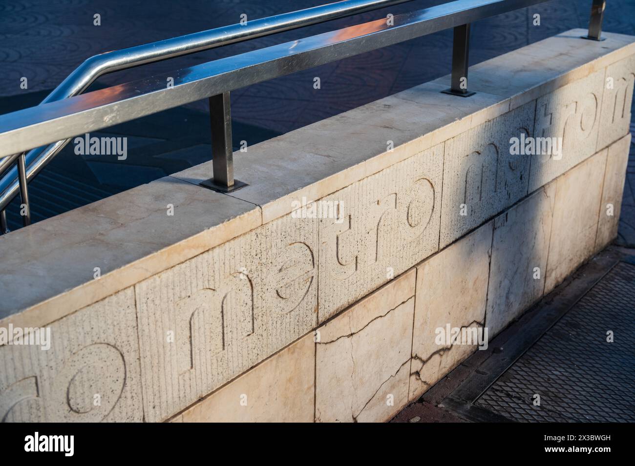 Ingresso a una stazione della metropolitana di Barcellona, Spagna Foto Stock