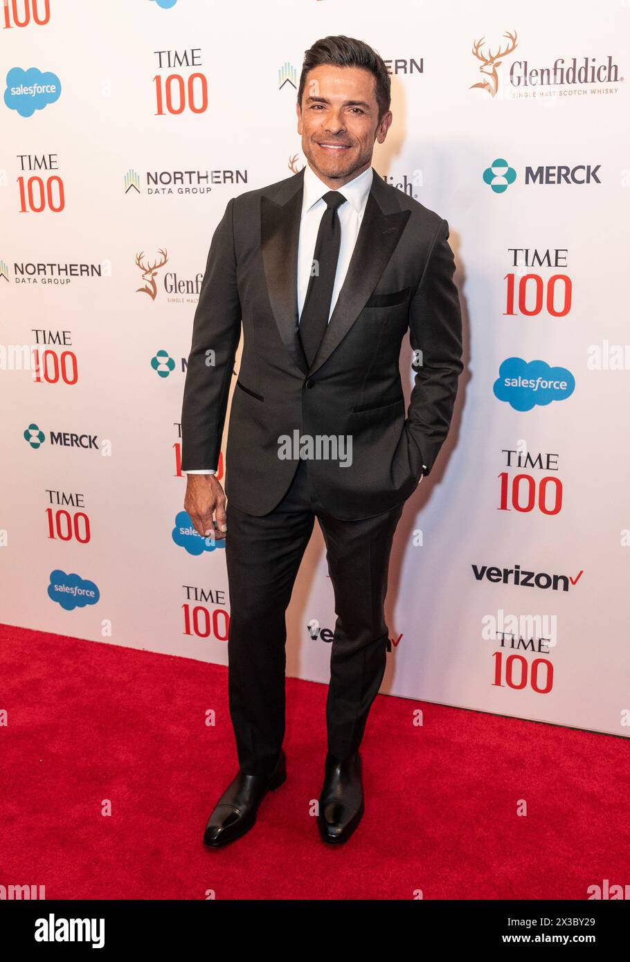 New York, Stati Uniti. 25 aprile 2024. Mark Consuelos partecipa al gala Time100 al Jaz al Lincoln Center di New York il 25 aprile 2024. (Foto di Lev Radin/Sipa USA) credito: SIPA USA/Alamy Live News Foto Stock