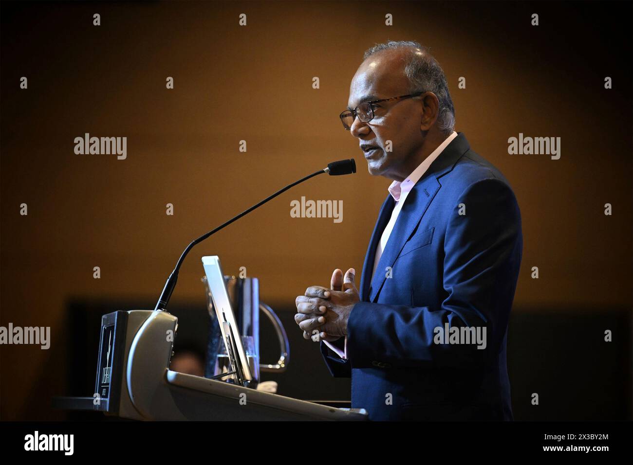 Singapore Minister for Law and Home Affairs K. Shanmugam delivering a speech at the Asia-Pacific Legal Congress, 23 April 2024. (Singapore Press via AP Images) Foto Stock