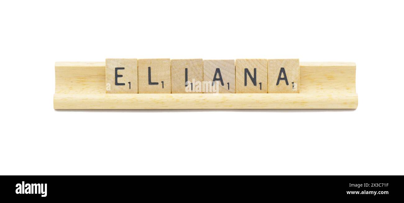 Concetto di bambina neonata popolare nome di ELIANA realizzato con piastrelle di legno quadrate lettere dell'alfabeto inglese con colore naturale e venatura su un legno Foto Stock