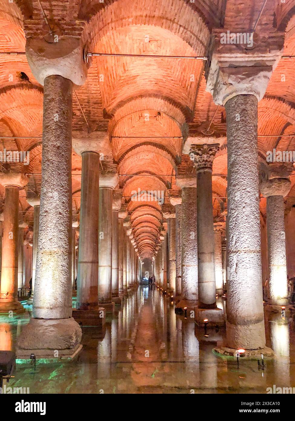 Istanbul, Turchia - 1° aprile 2024: La Cisterna Basilica, - Yerebatan, Istanbul, cancello chiosco di Erevan in Turkeyguilded presso il Palazzo Topkapi di Istanbul. Foto Stock