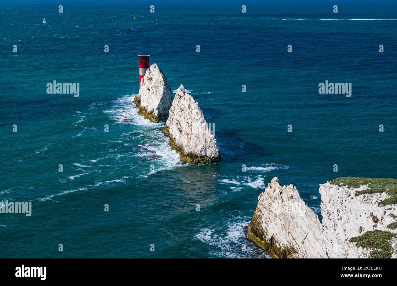 Aghi dell'Isola di Wight visti dalla vecchia batteria in estate 2 Foto Stock