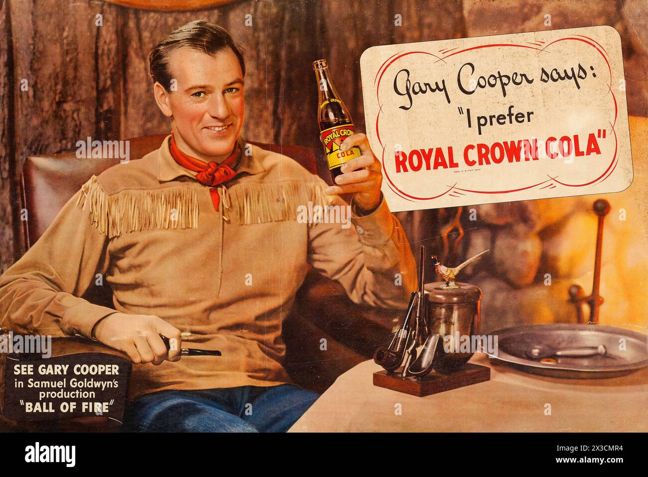 La star del cinema di Hollywood Gary Cooper (in Ball of Fire) per RC Cola, Royal Crown Cola (1941) Vecchio poster pubblicitario americano Foto Stock