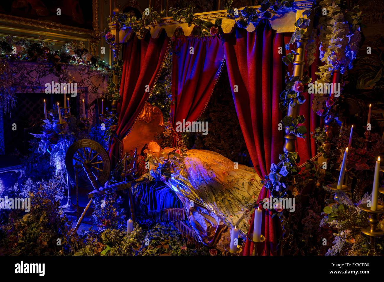 Camera da letto a lume di candela, la caratteristica principale di "The Story of Sleeping Beauty in the Palace" presso il Blenheim Palace di Woodstock, Oxfordshire, Inghilterra, Regno Unito Foto Stock
