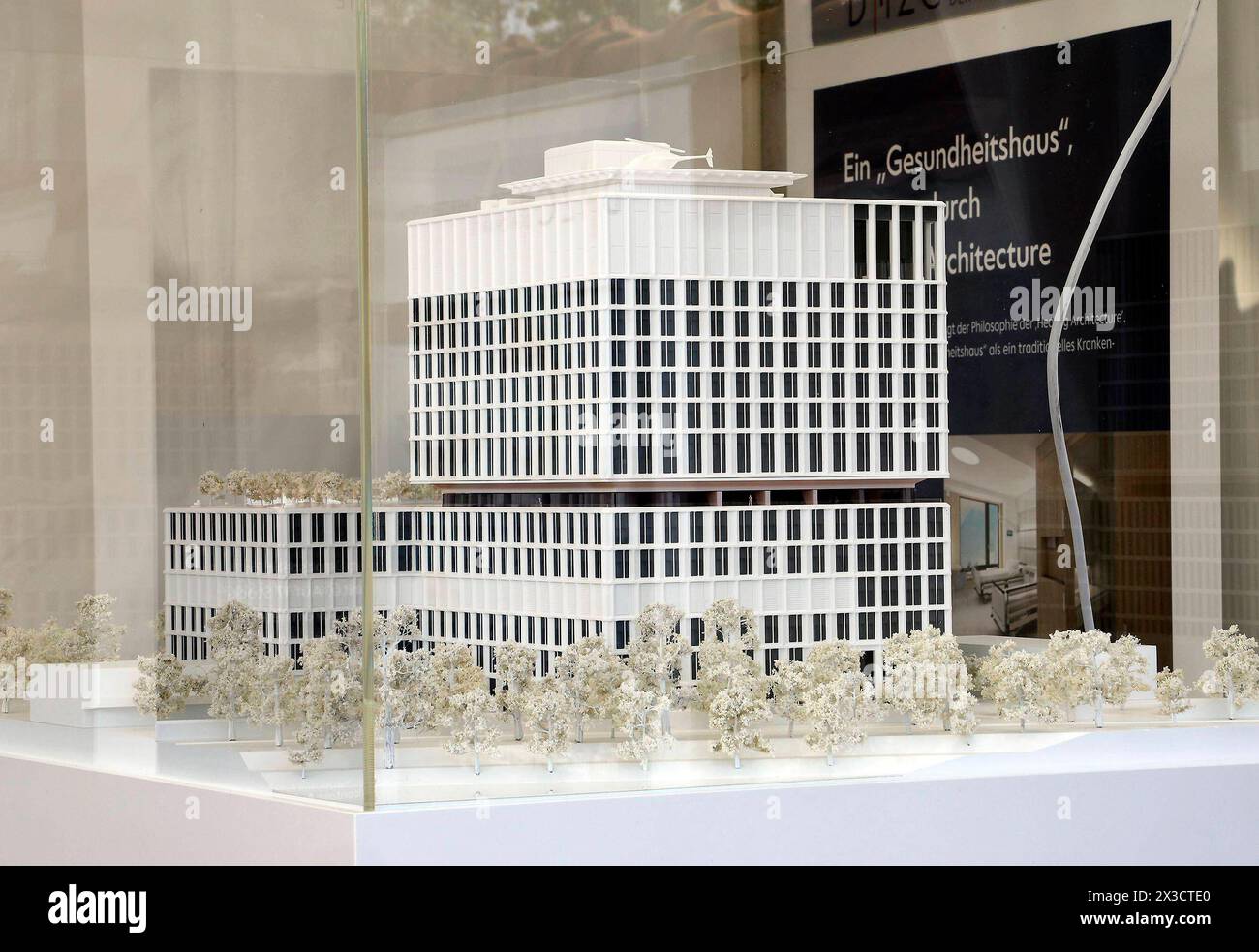 Beim Spatenstich für den Neubau des Deutschen Herzzentrums cer Charite ind Berlin. *** Alla cerimonia rivoluzionaria per il nuovo calcio tedesco Heart Center Charite ind Berlin Foto Stock