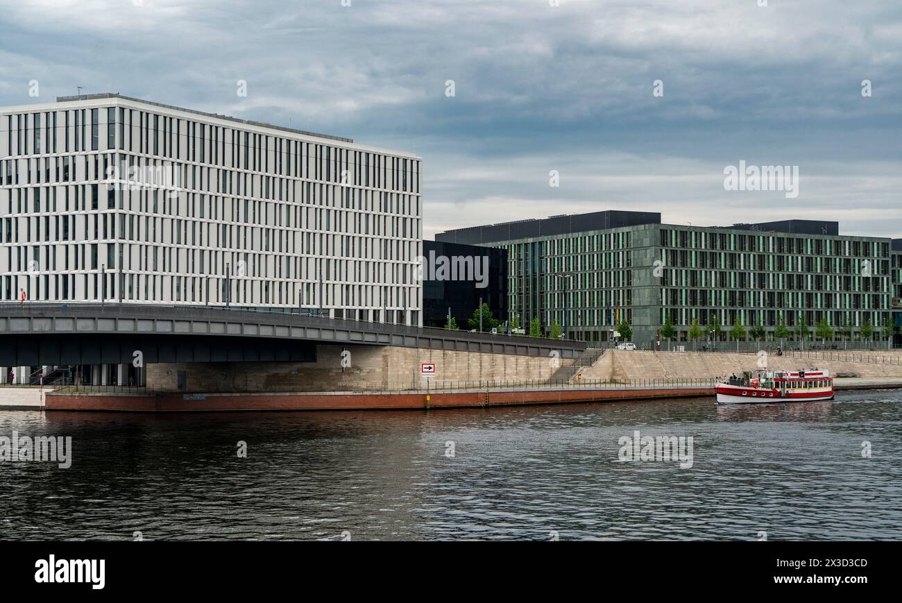 Tour in barca sul fiume Sprea a Berlino Foto Stock
