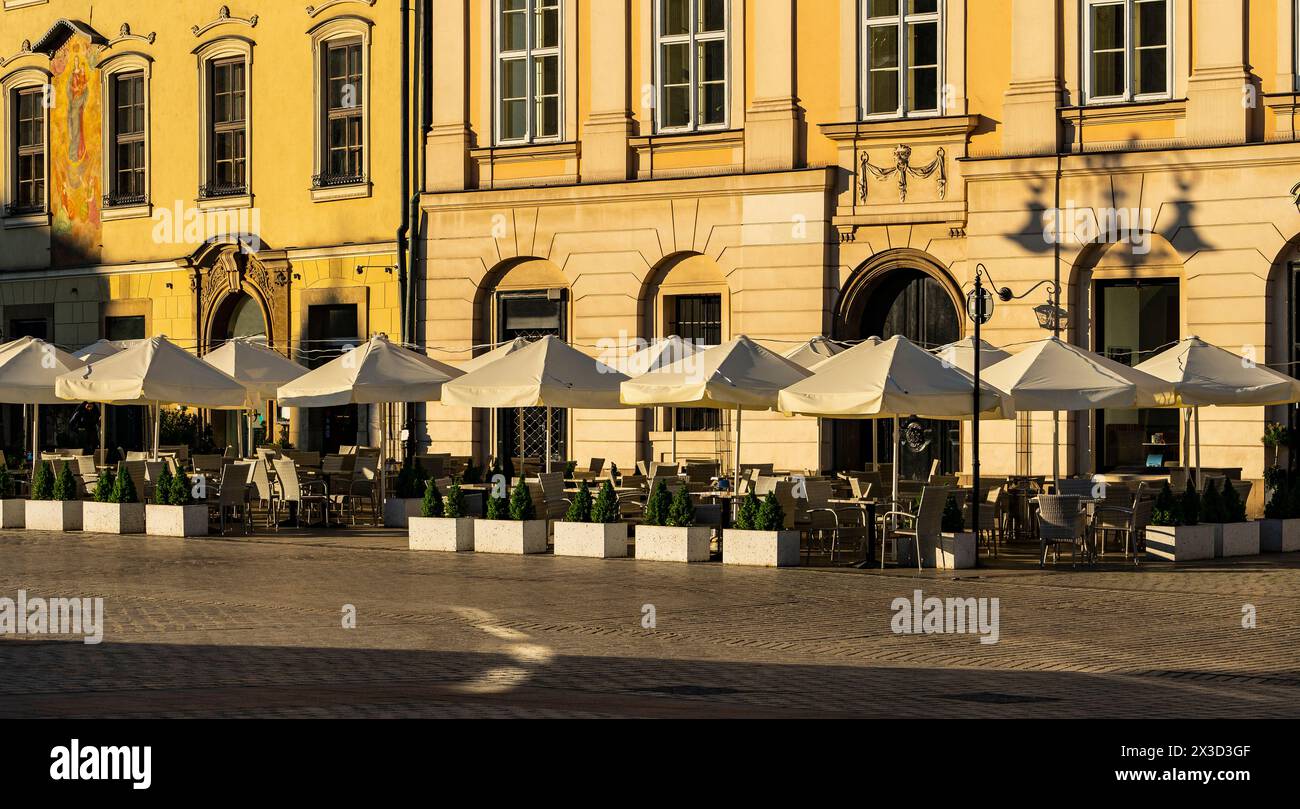 Caffè all'aperto in Rynek Glowny Square a Cracovia Foto Stock