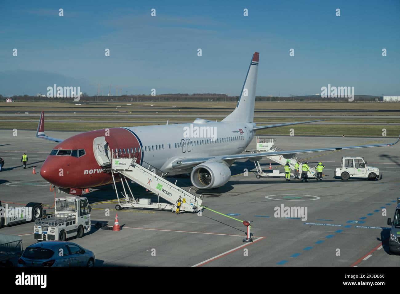 Flugzeug Norwegian Air, Rollfeld, Flughafen BER, Berlino-Brandeburgo, Germania Foto Stock