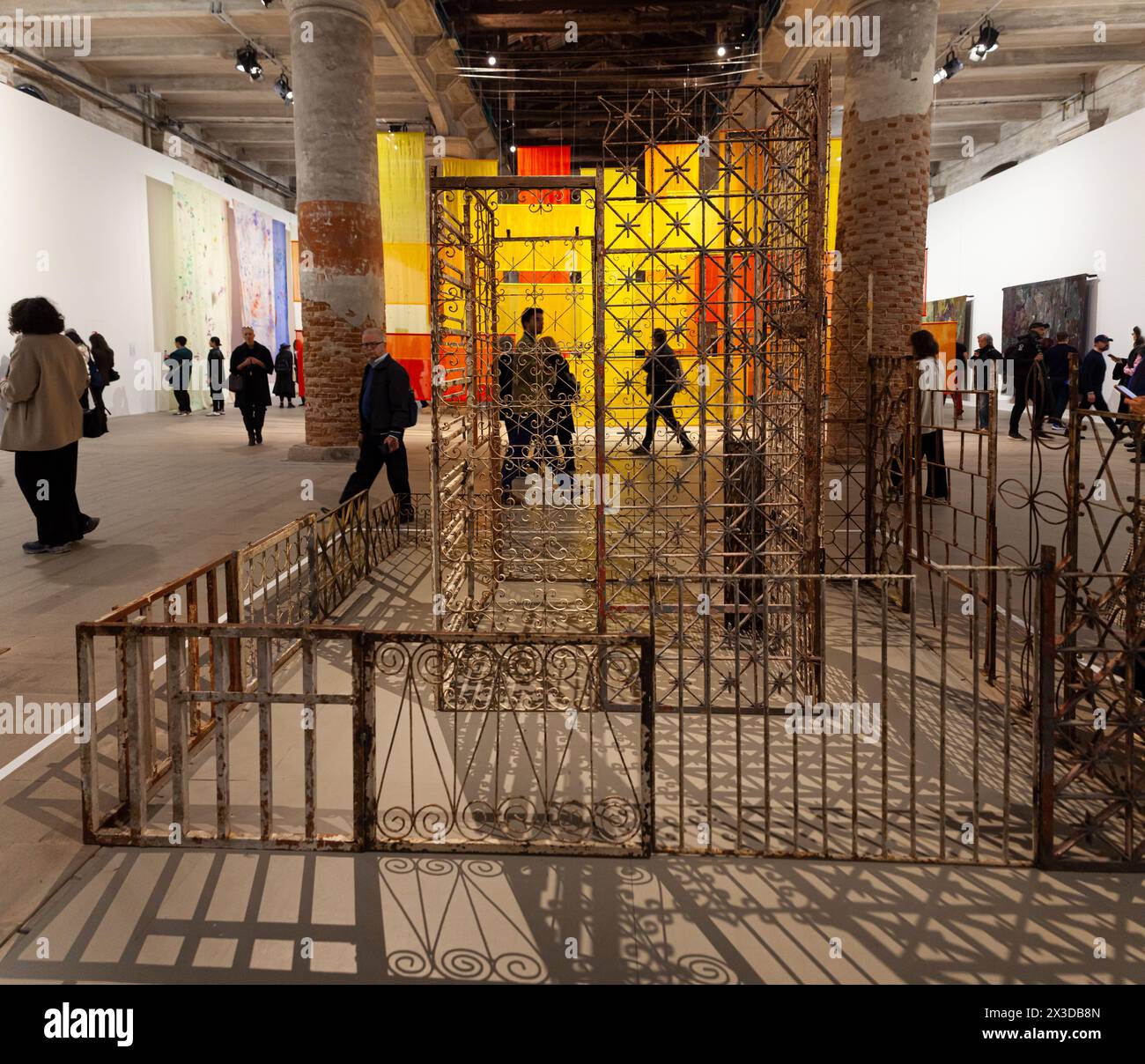 Venezia, Italia - 17 aprile 2024: Installazione di Dana Awartani esposta all'Arsenale durante la 60a Mostra Internazionale d'Arte della biennale di Venezia Foto Stock