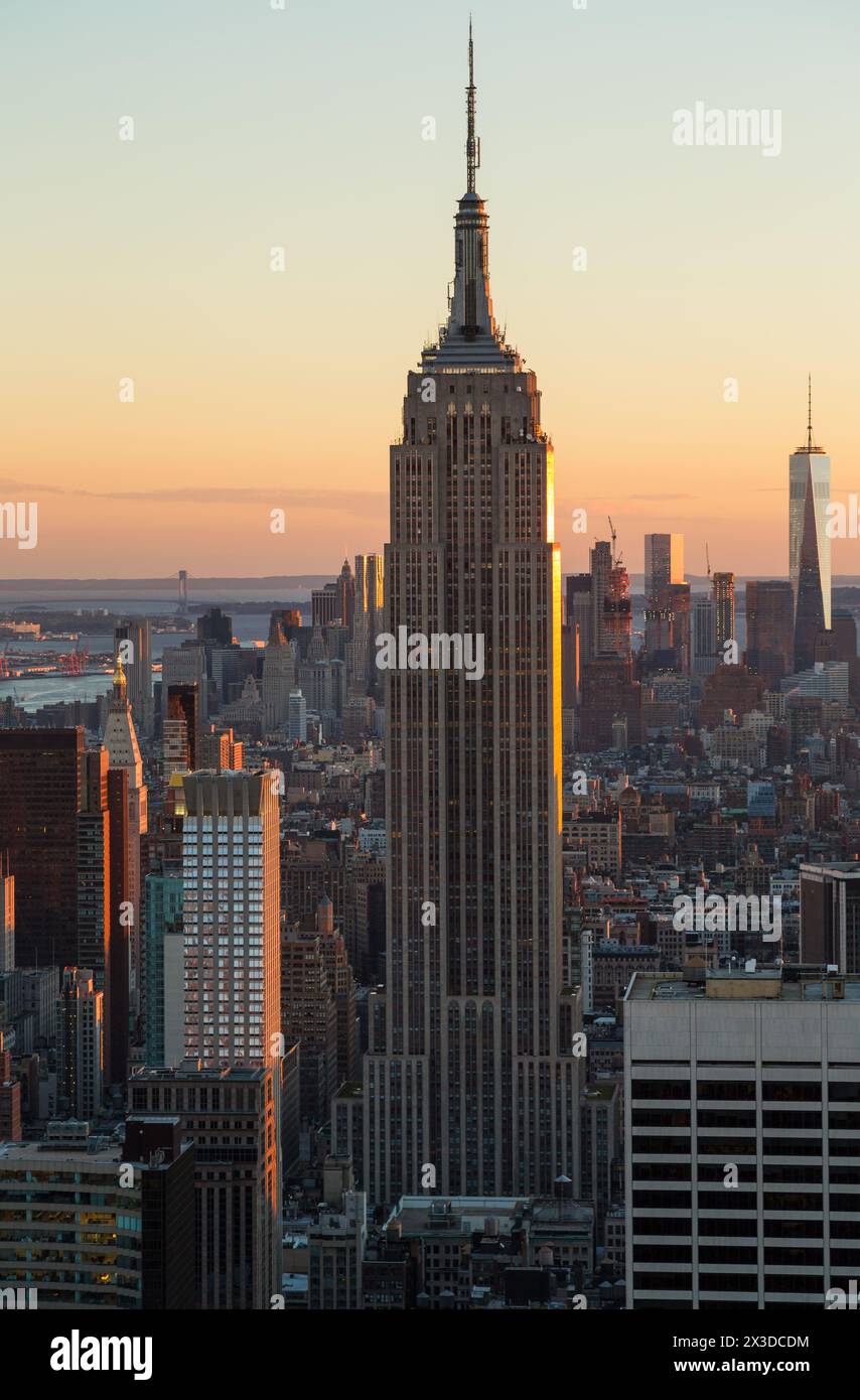 Vista sull'Empire State Building e sullo skyline di New York, Manhattan, New York, U.S.A Foto Stock
