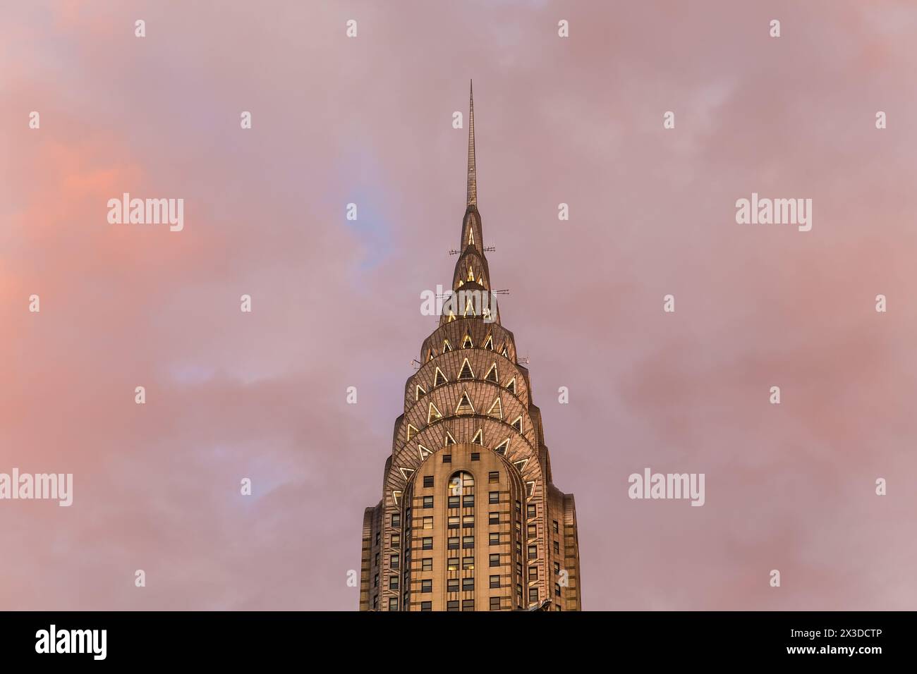 Chrysler Building & Sunset Sky, Central Manhattan, New York, Stati Uniti Foto Stock