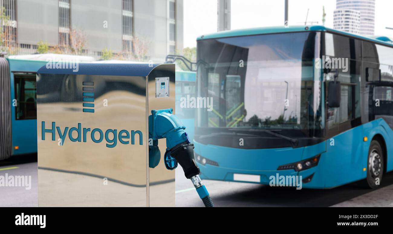 Un bus di celle a combustibile a idrogeno con stazione di rifornimento. Foto Stock