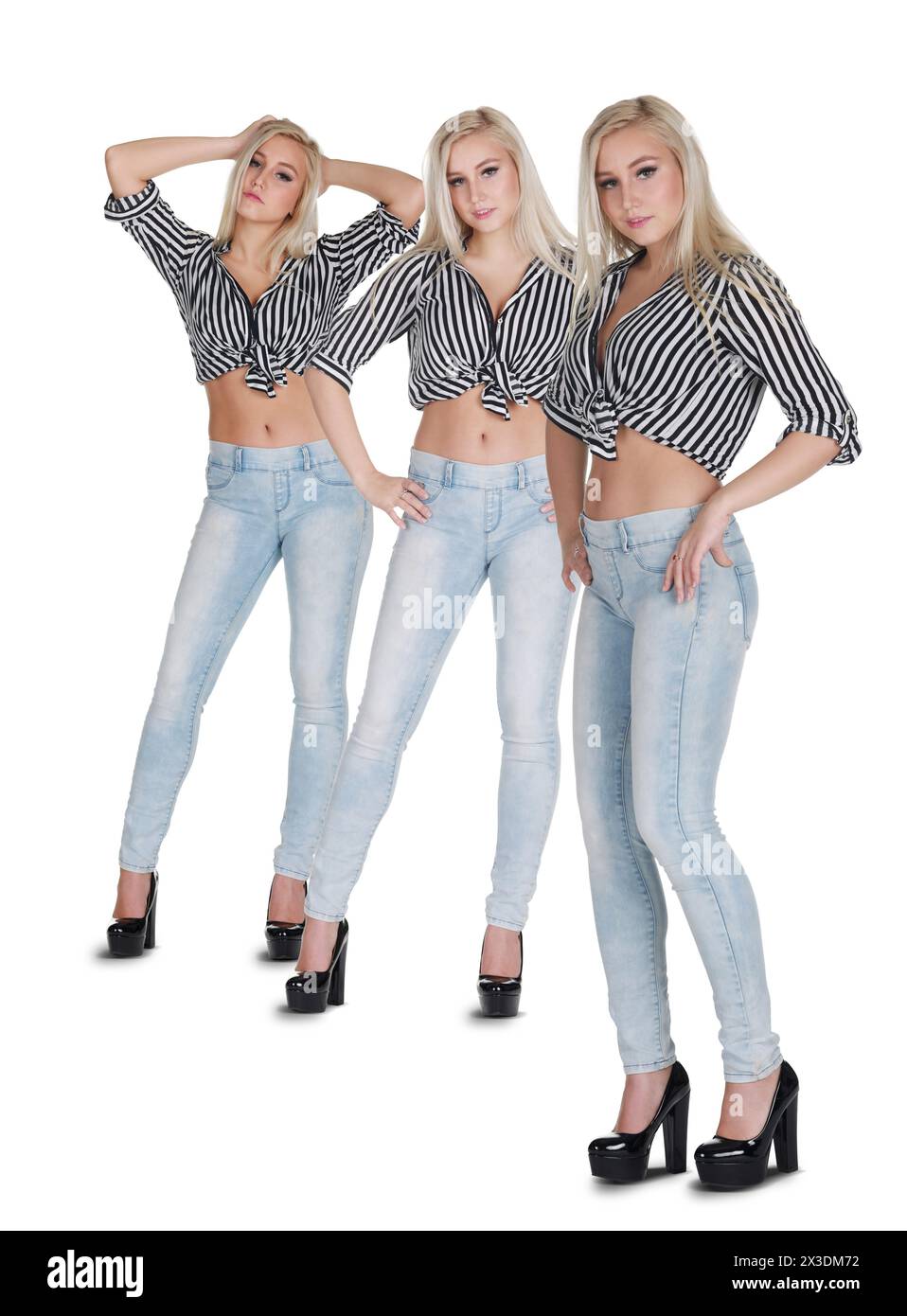 Collage con tre giovani bionde sottili (un solo modello) in jeans posa isolata su sfondo bianco Foto Stock