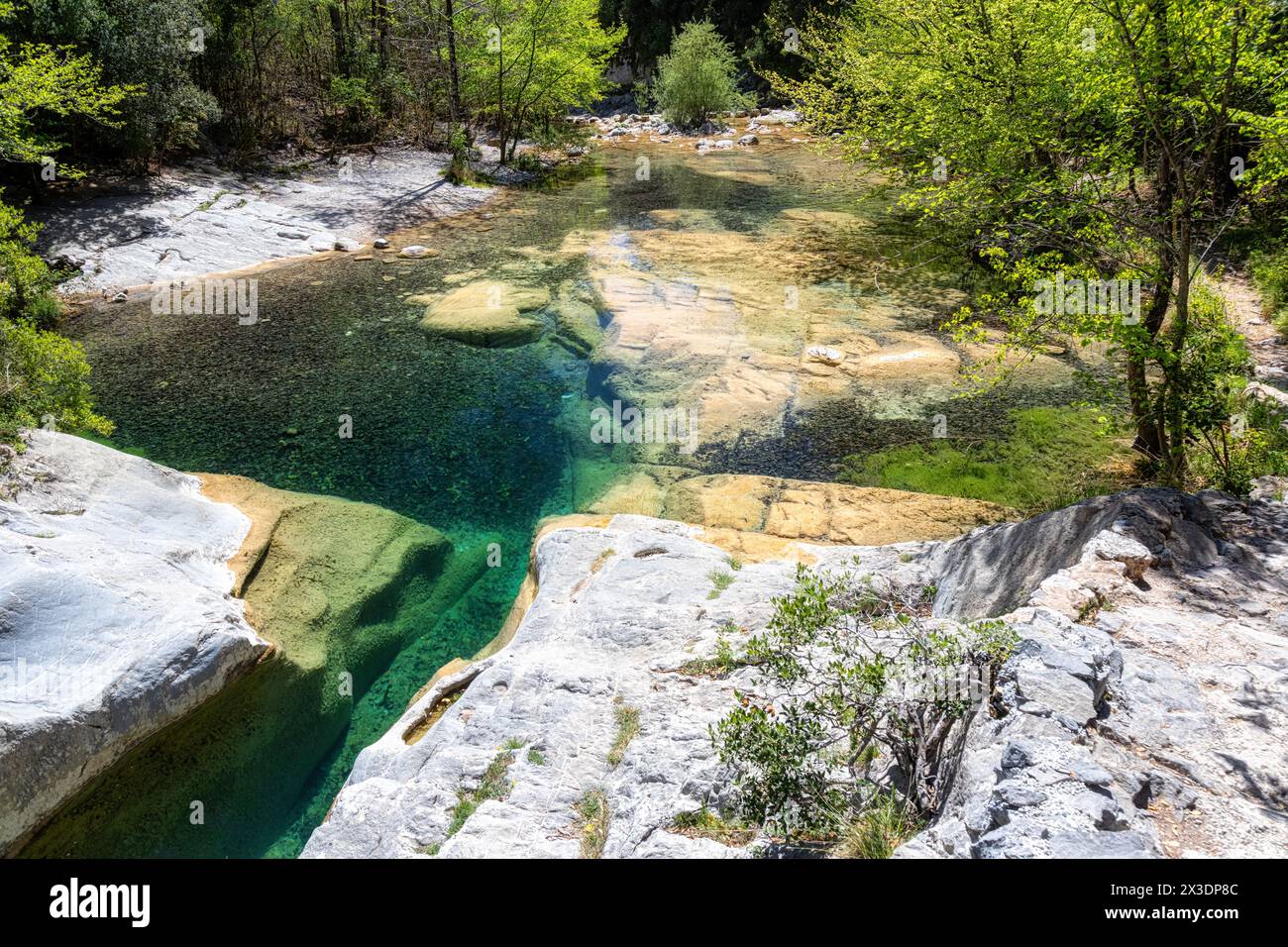 Paesaggio di verdi montagne a Sadernes, Catalogna, Spagna Foto Stock