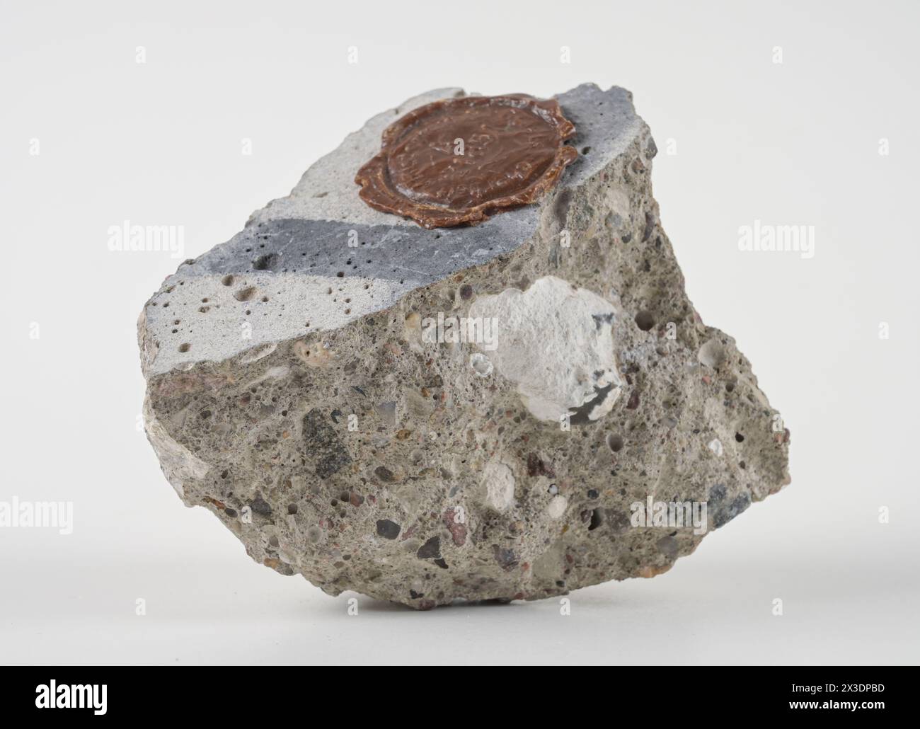 Stein der Berliner Mauer mit Siegel des MFS Foto Stock