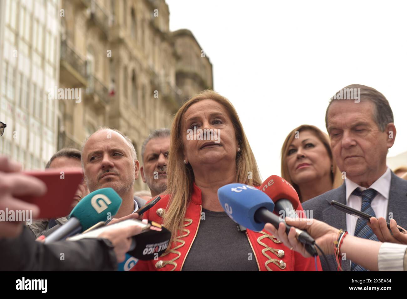 Vigo, 26 aprile 2024. Il presidente del PSdeG, Carmela Silva, oggi ha rivolto al PP chiedendo loro di “fermare questa deriva antidemocratica” di “bufali, minacce, calunnie, delegittimazione dei governi del progresso e disumanizzazione dell’avversario politico. Accompagnato dal sindaco di Vigo, Abel Caballero, dal deputato regionale e consigliere Elena Espinosa, dal segretario provinciale David Regades e da numerosi funzionari pubblici e organici e simpatizzanti socialisti. Silva ha sottolineato che i socialisti galiziani si recheranno domani a Madrid entrambi per partecipare al Comitato Esecutivo federale. Foto Stock