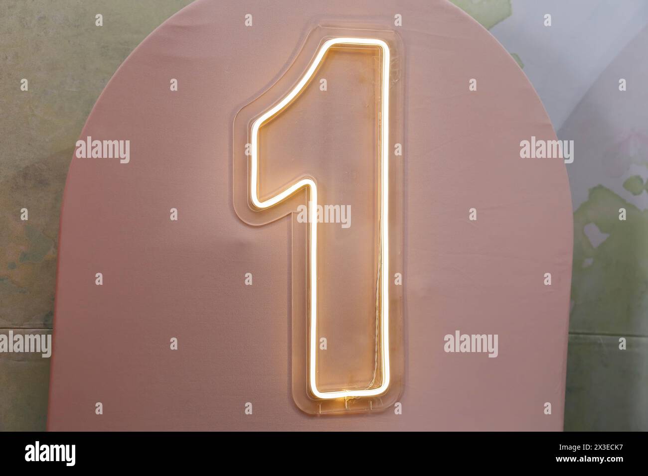 numero uno con le luci alla festa di un anno - festa leggera Foto Stock