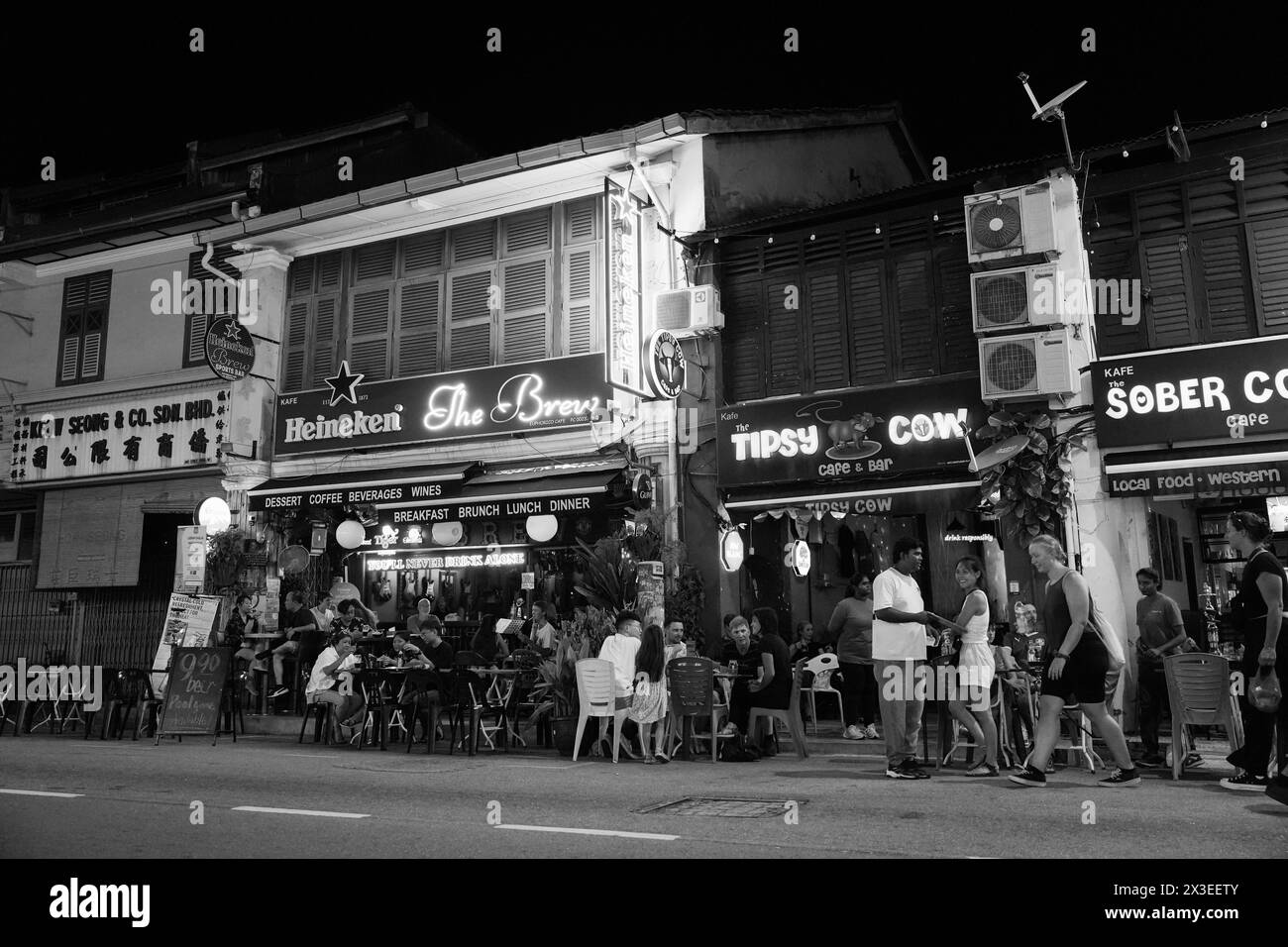 Atmosfera della storica città vecchia con strade ed edifici dell'epoca coloniale inglese a Georgetown, a Penang, in Malesia, nel sud-est asiatico Foto Stock